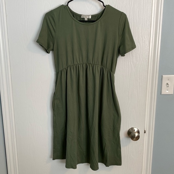 nine britton Dresses & Skirts - Short sleeve maternity dress size small olive green